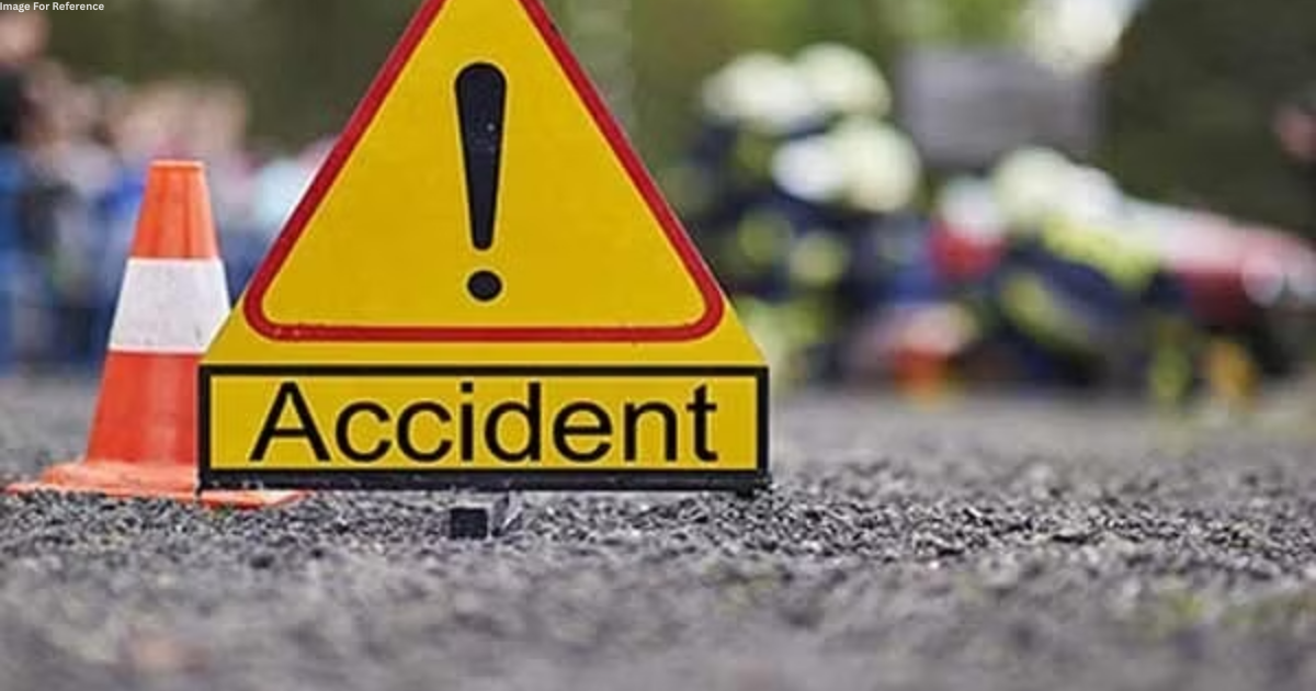 Agra: Bus overturns at Yamuna Expressway, 4 injured